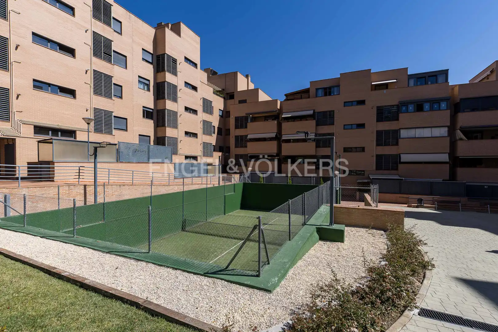 Vista exterior de Piso en venta en San Sebastián de los Reyes con Aire acondicionado, Calefacción y Jardín privado