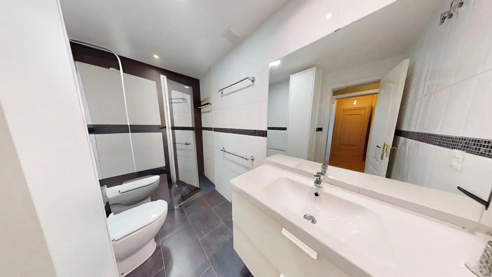 Baño de Piso en venta en Mijas con Aire acondicionado, Calefacción y Jardín privado