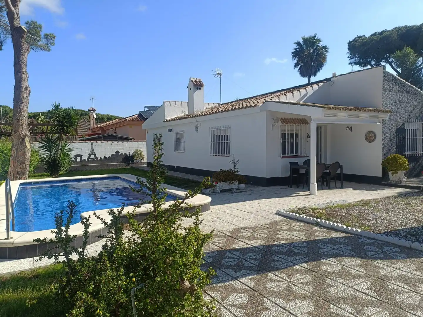 Vista exterior de Casa o xalet en venda en Chiclana de la Frontera