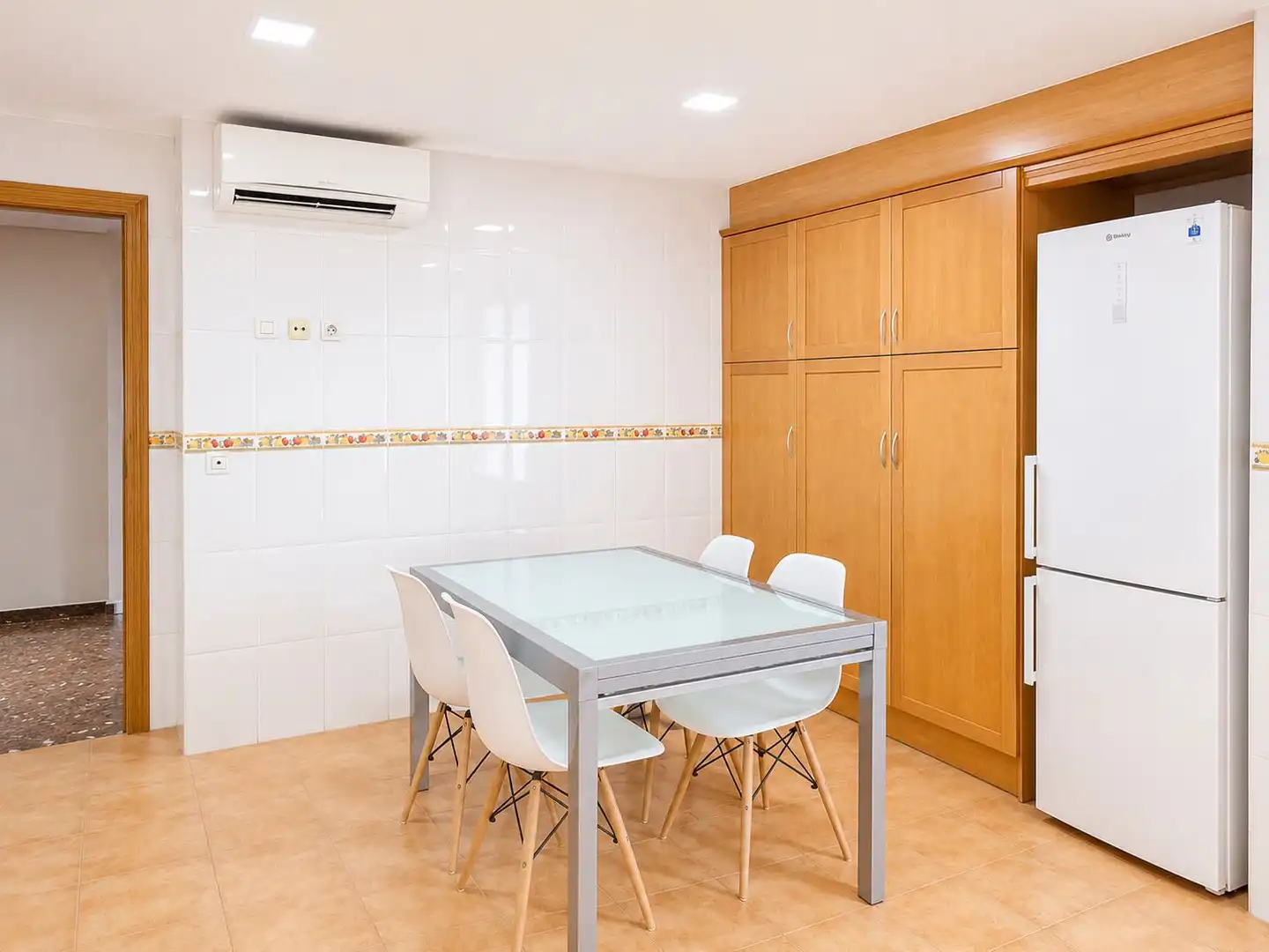 Küche von Wohnung zur Miete in Castellón de la Plana / Castelló de la Plana mit Klimaanlage