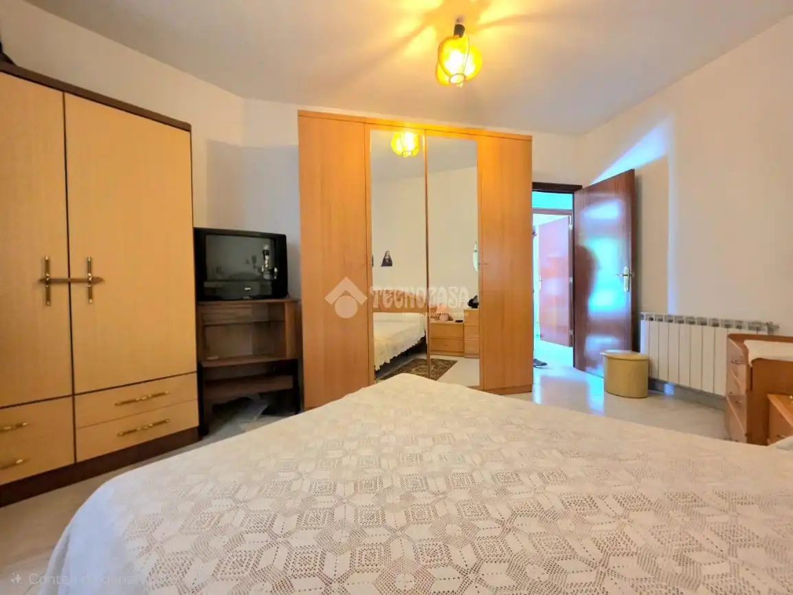 Schlafzimmer von Wohnung zum Verkauf in Santa Coloma de Gramenet mit Möbliert und Balkon