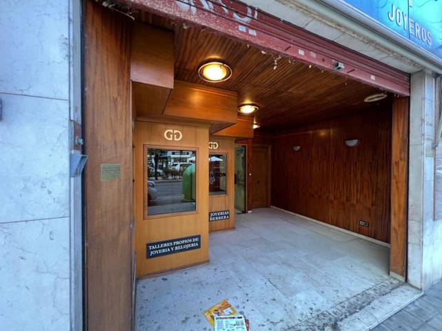 Local comercial en Alquiler en Valencia, 25 en Avenida de Valencia - Avenida de Casalduch