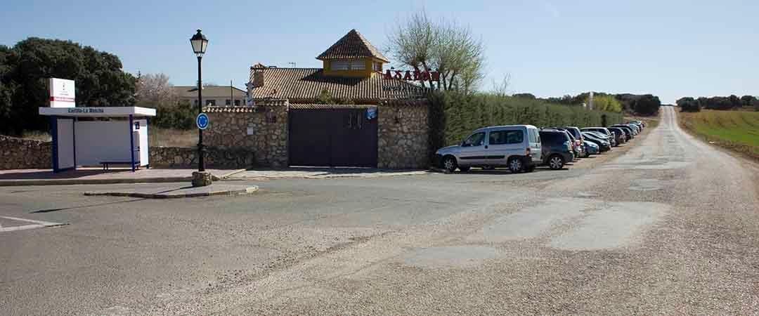 Country house zum verkauf in Hontoba mit Klimaanlage, Privatgarten und Abstellraum
