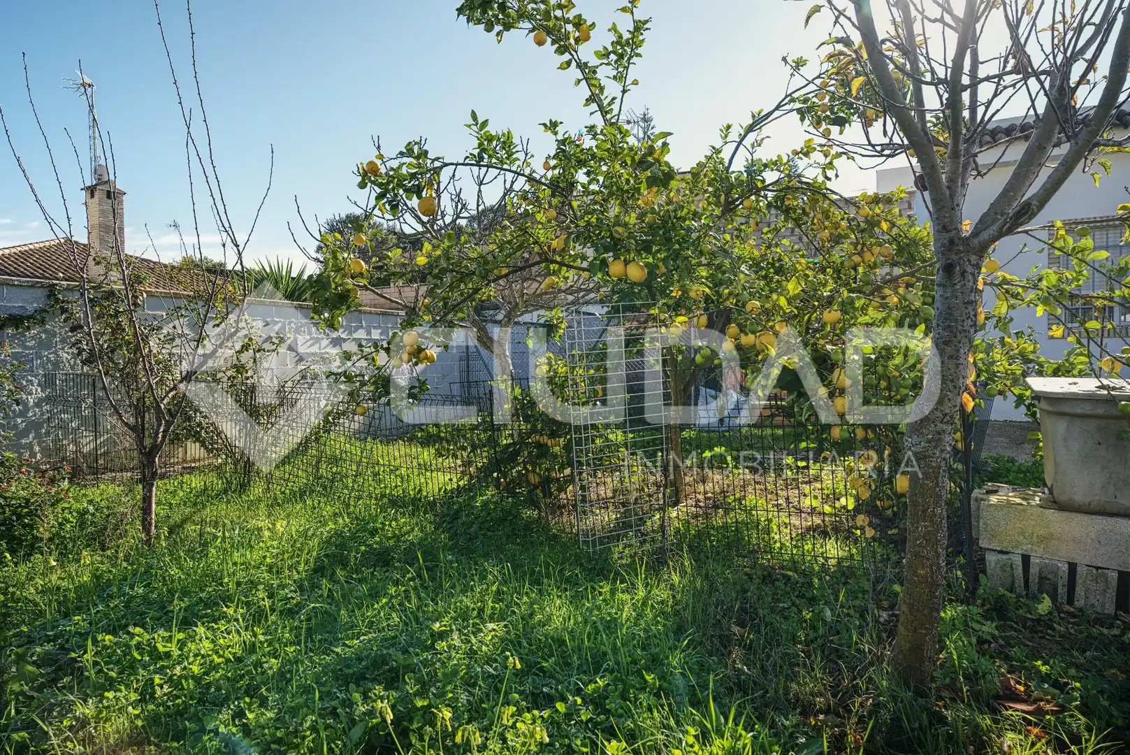 Haus oder Chalet zum Verkauf in La Puebla del Río mit Klimaanlage, Privatgarten und Terrasse