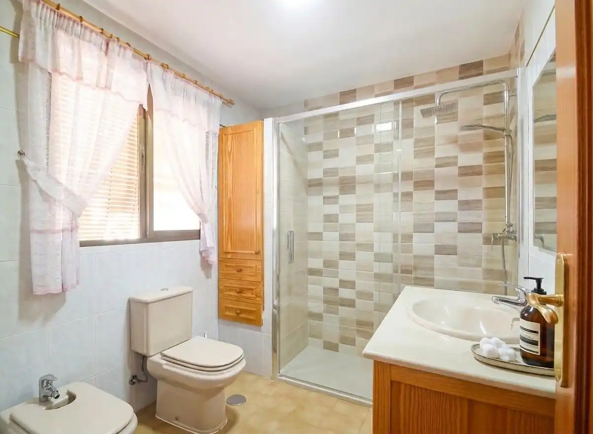 Bany de Casa o xalet en venda en Motril