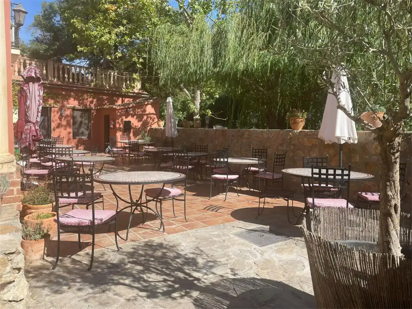 Terrassa de Local en venda en Ronda amb Aire condicionat, Parquet i Moblat