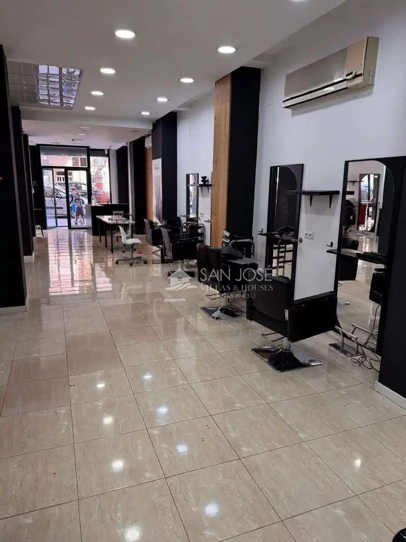Local comercial en venda a Novelda, imagen 2