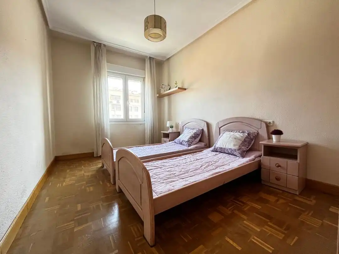 Habitación de Piso en venta en  Pamplona / Iruña con Calefacción