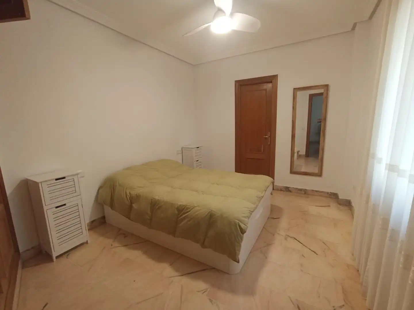 Habitación de Apartamento de alquiler en Córdoba con Aire acondicionado, Calefacción y Amueblado