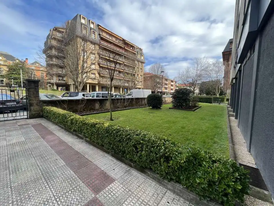 Vista exterior de Piso de alquiler en Zarautz con Calefacción y Balcón