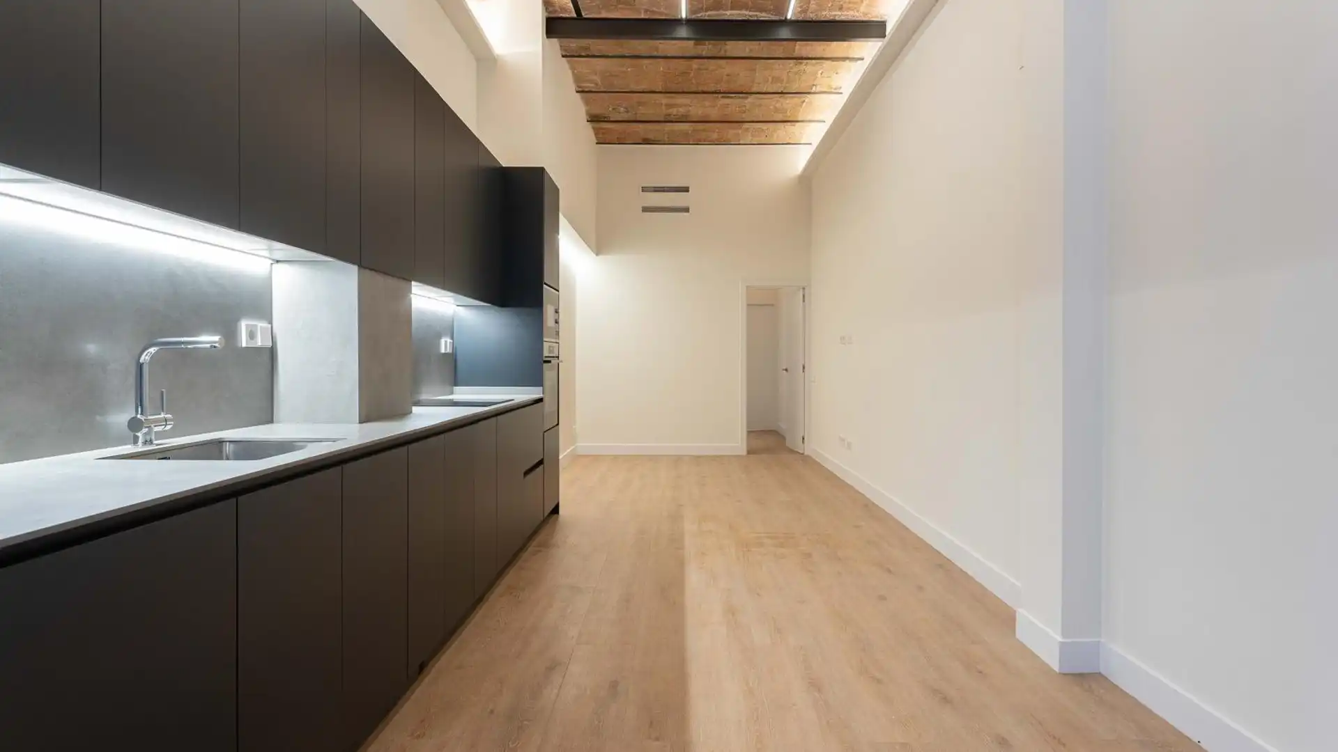 Cocina de Planta baja en venta en  Barcelona Capital con Aire acondicionado, Terraza y Alarma