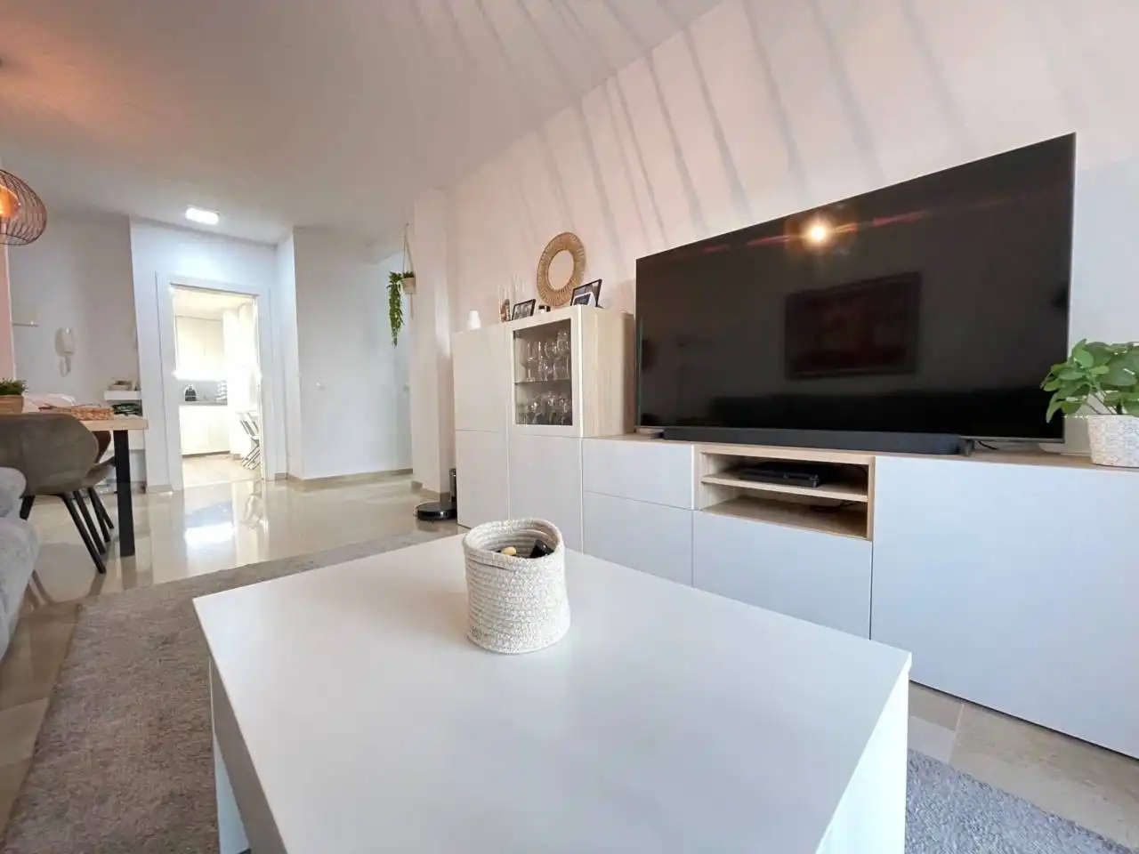 Sala de estar de Piso de alquiler en Estepona con Aire acondicionado, Calefacción y Terraza