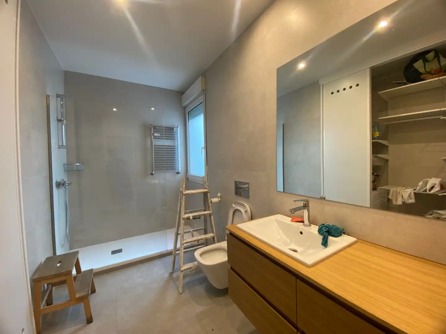 Bany de Apartament de lloguer en Madrid amb Aire condicionat, Calefacció i Moblat