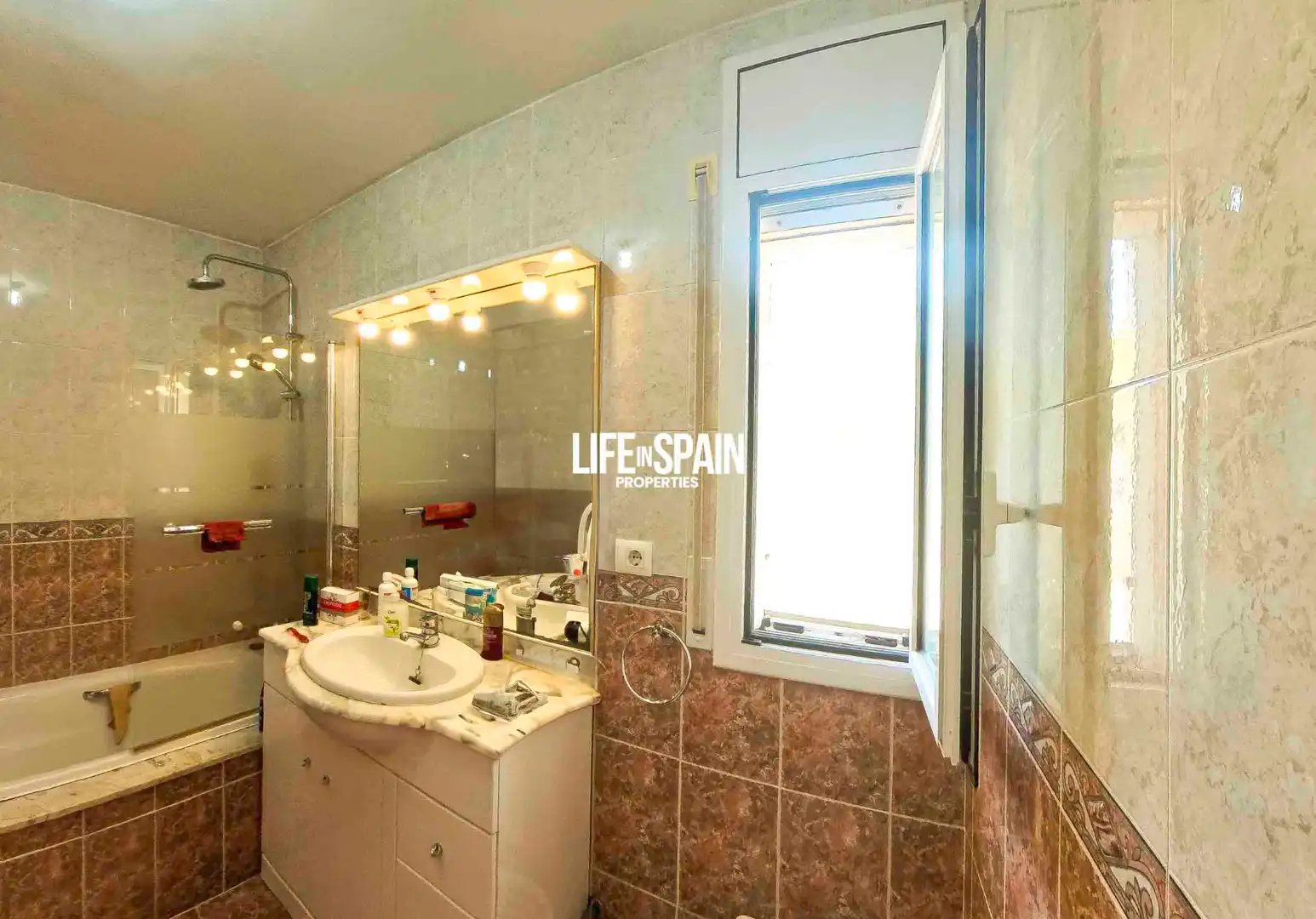 Baño de Casa o chalet en venta en Ginestar con Calefacción, Jardín privado y Terraza