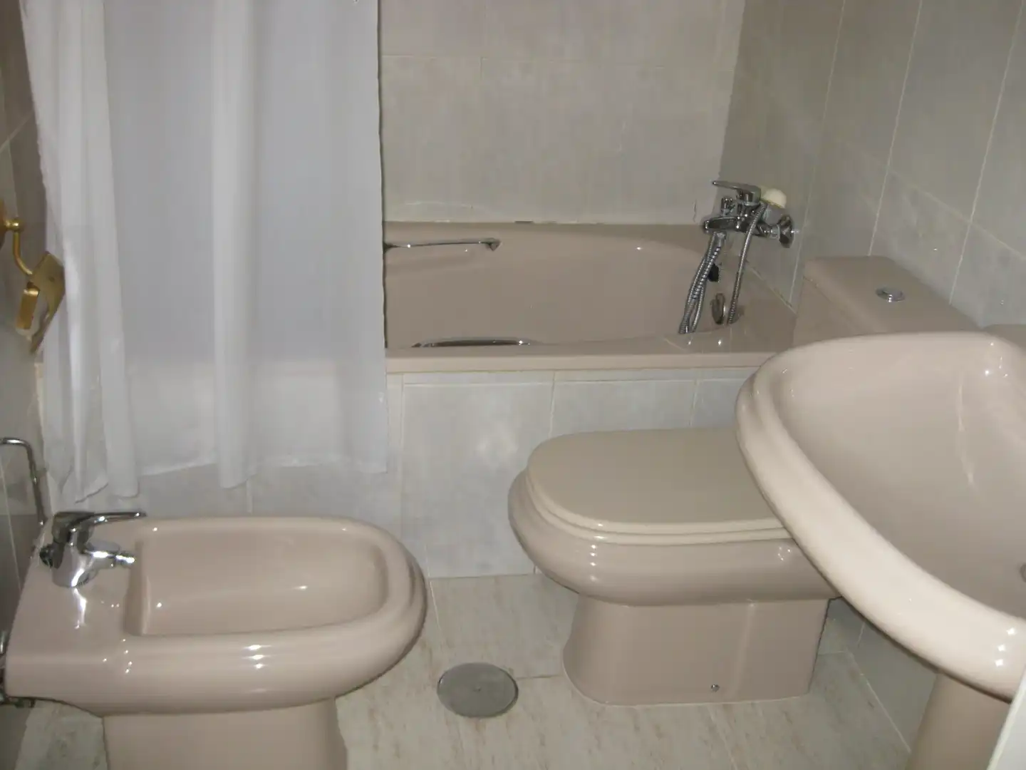 Baño de Piso de alquiler en Murcia con Amueblado, Lavadora y Balcón