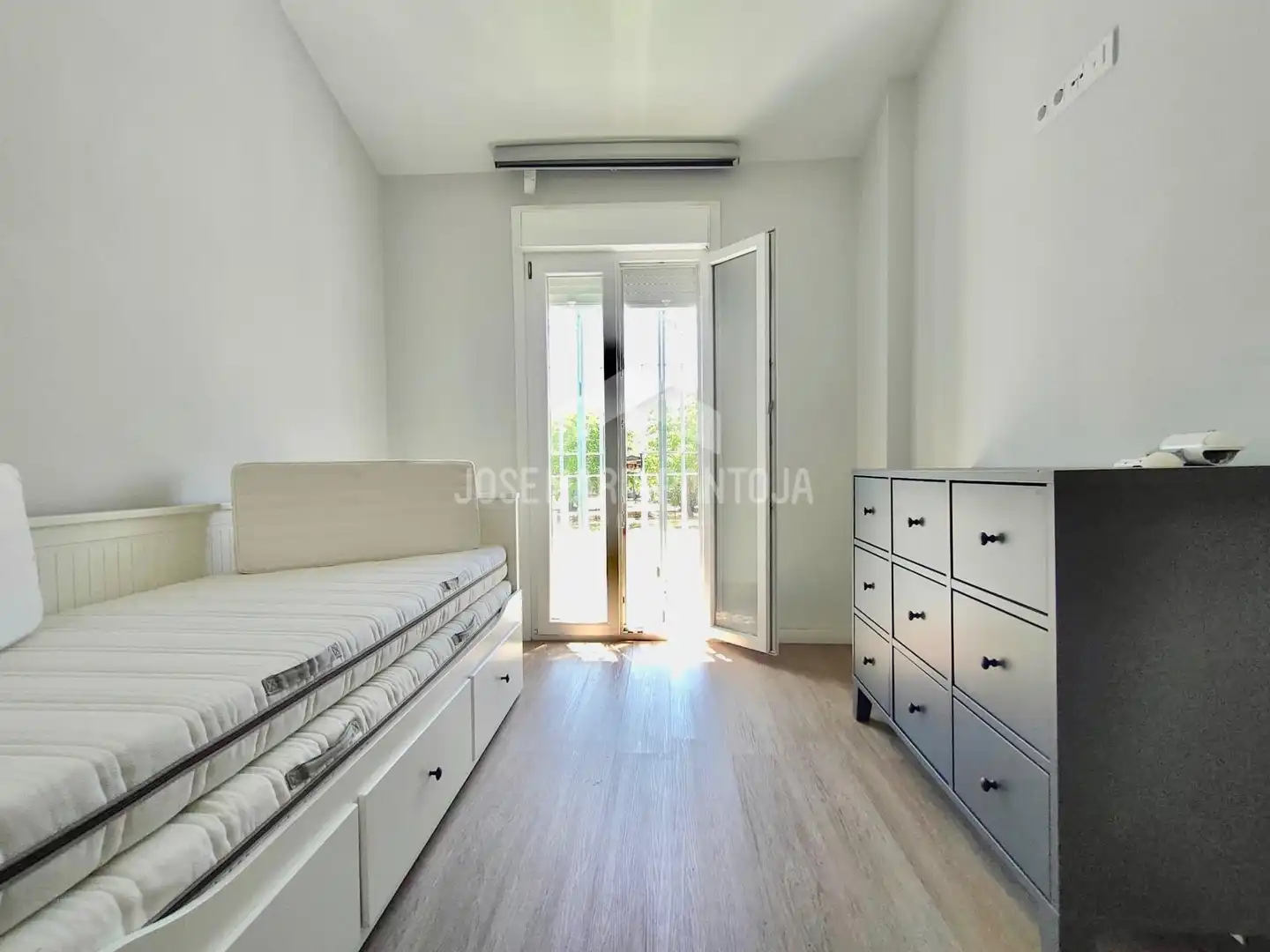 Habitación de Casa adosada en venta en Jerez de la Frontera con Aire acondicionado, Calefacción y Jardín privado