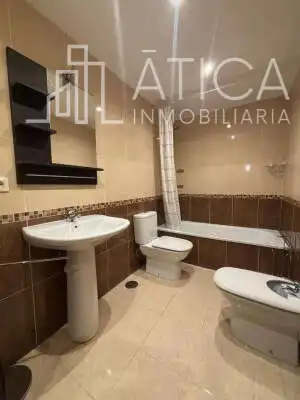 Baño de Piso en venta en Villares de la Reina con Calefacción, Terraza y Trastero