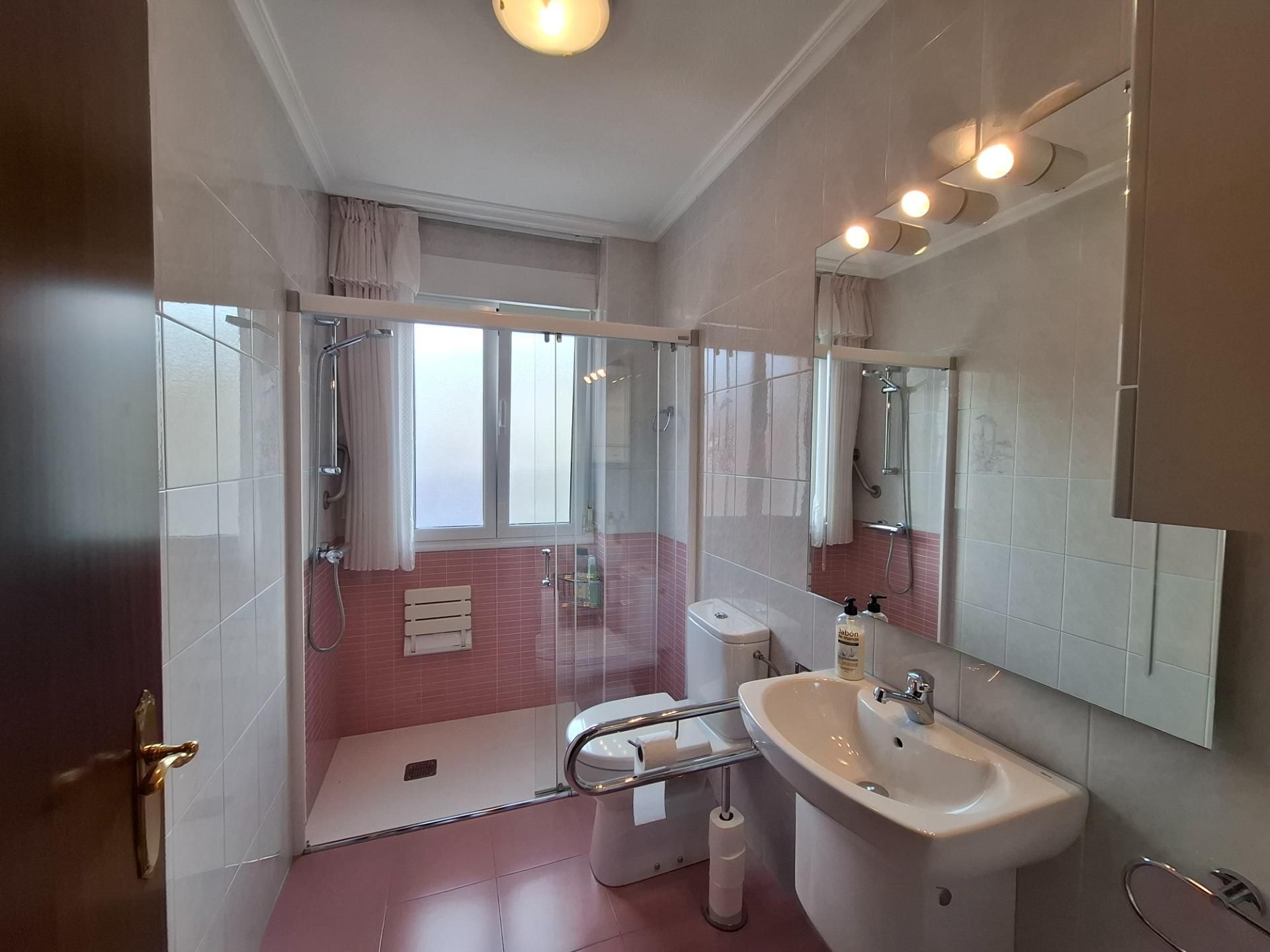 Bathroom of Flat for sale in Colindres  with Heating and Terrace