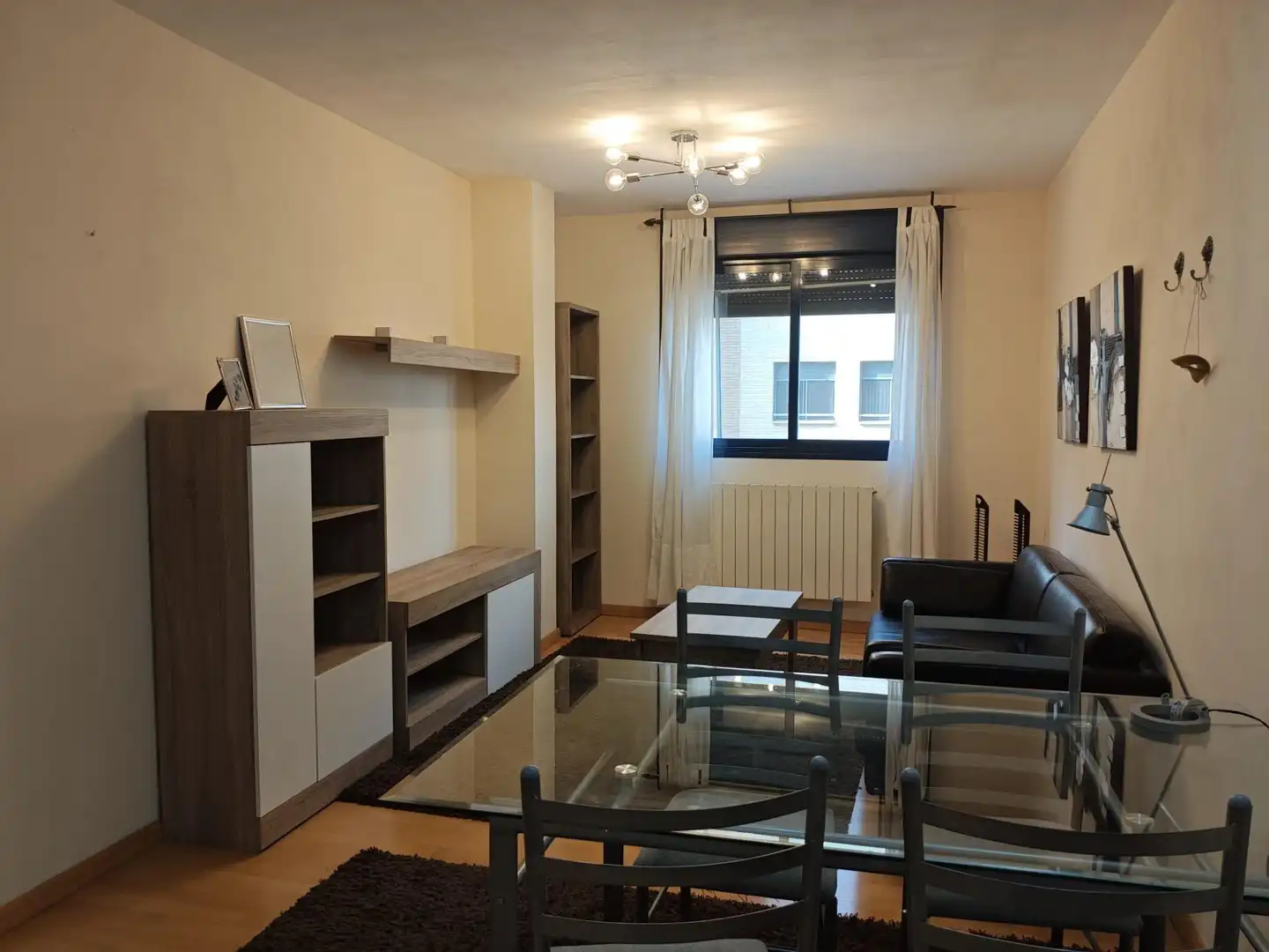 Sala de estar de Estudio de alquiler en  Zaragoza Capital con Calefacción, Trastero y Amueblado