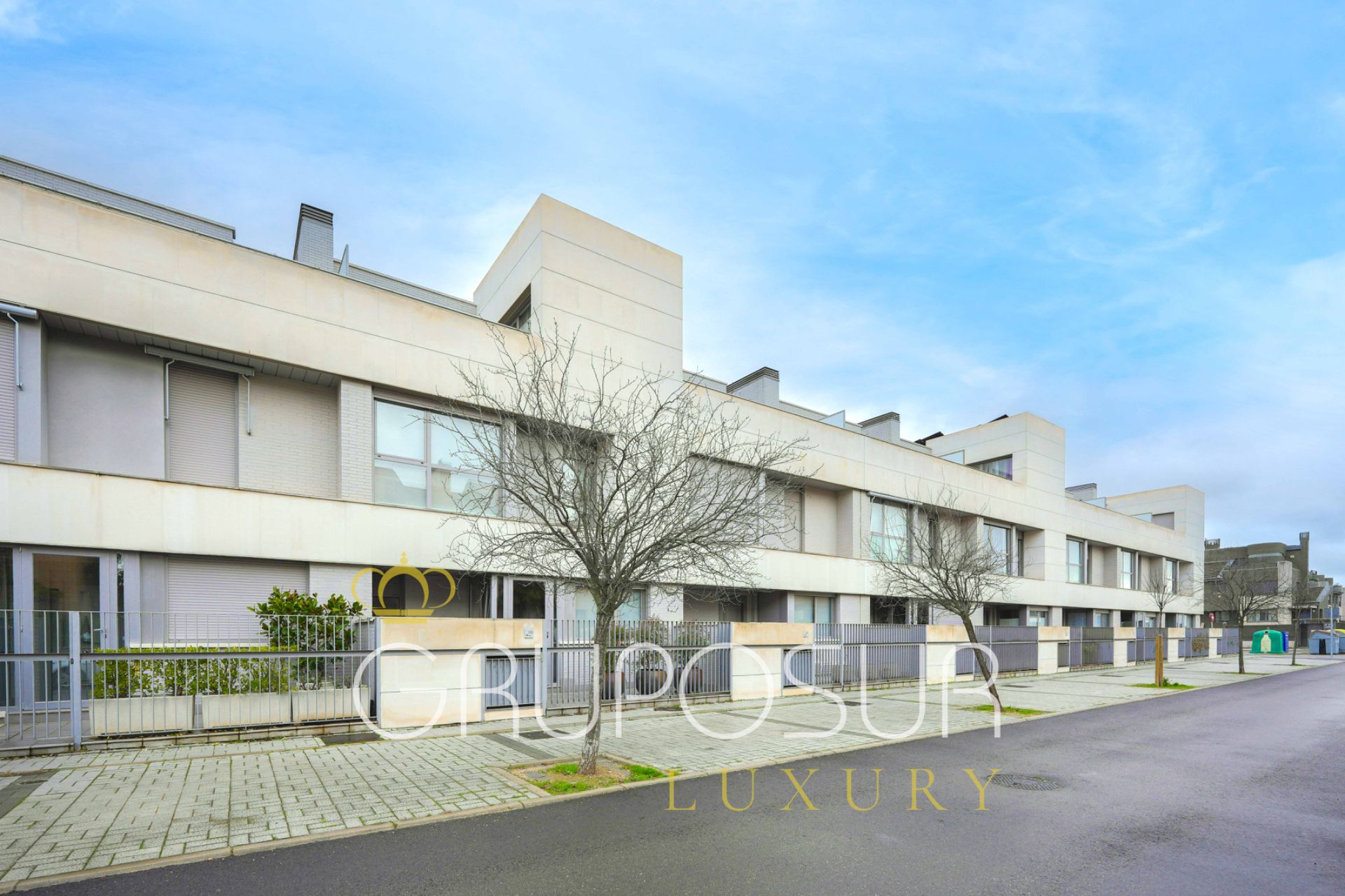 Vista exterior de Casa adosada en venta en Valladolid Capital con Aire acondicionado, Calefacción y Jardín privado