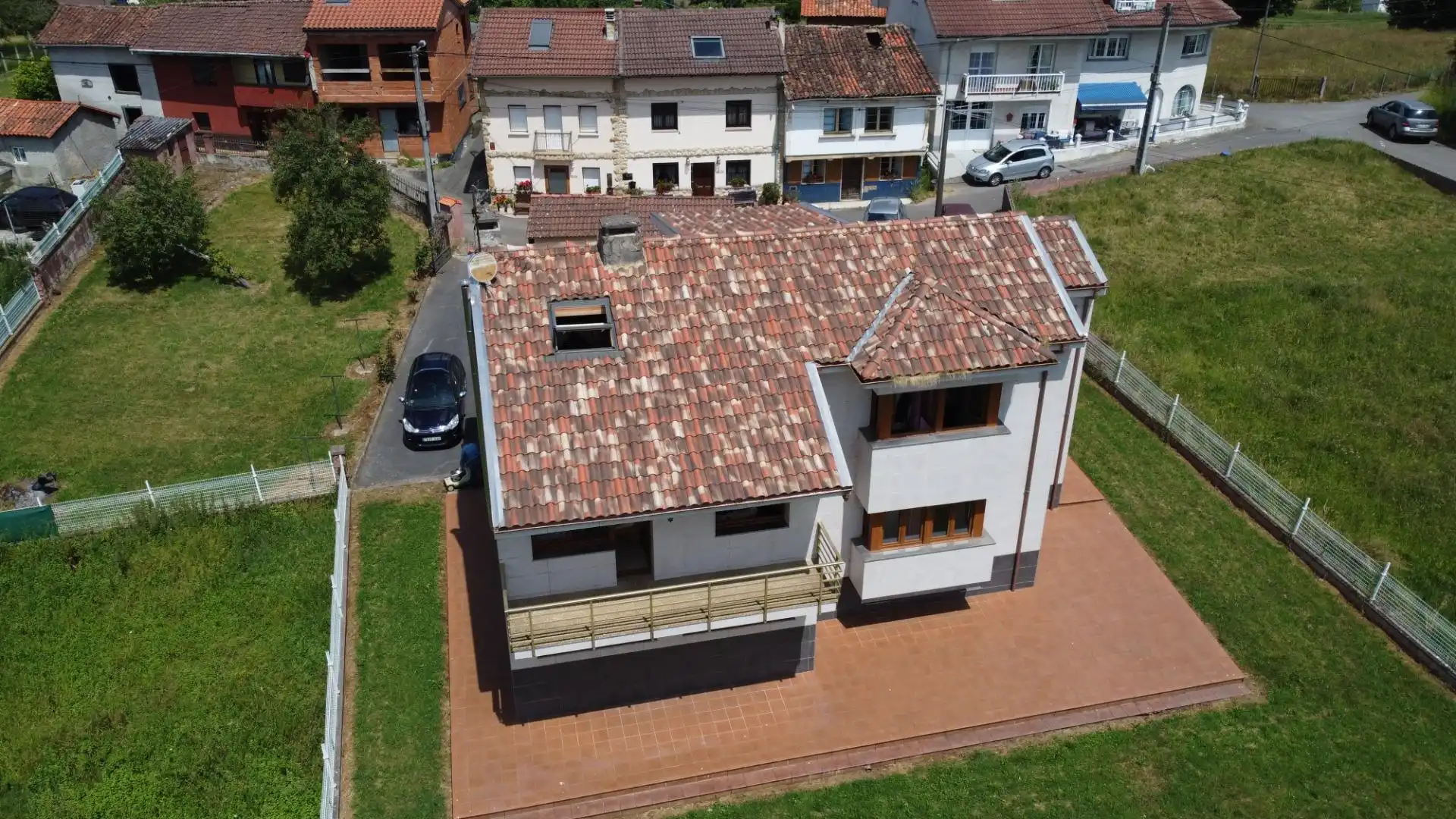 Vista exterior de Casa o xalet en venda en Bimenes amb Calefacció, Jardí privat i Terrassa