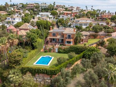 Villa mit Balkon zum Verkauf in Torrequebrada