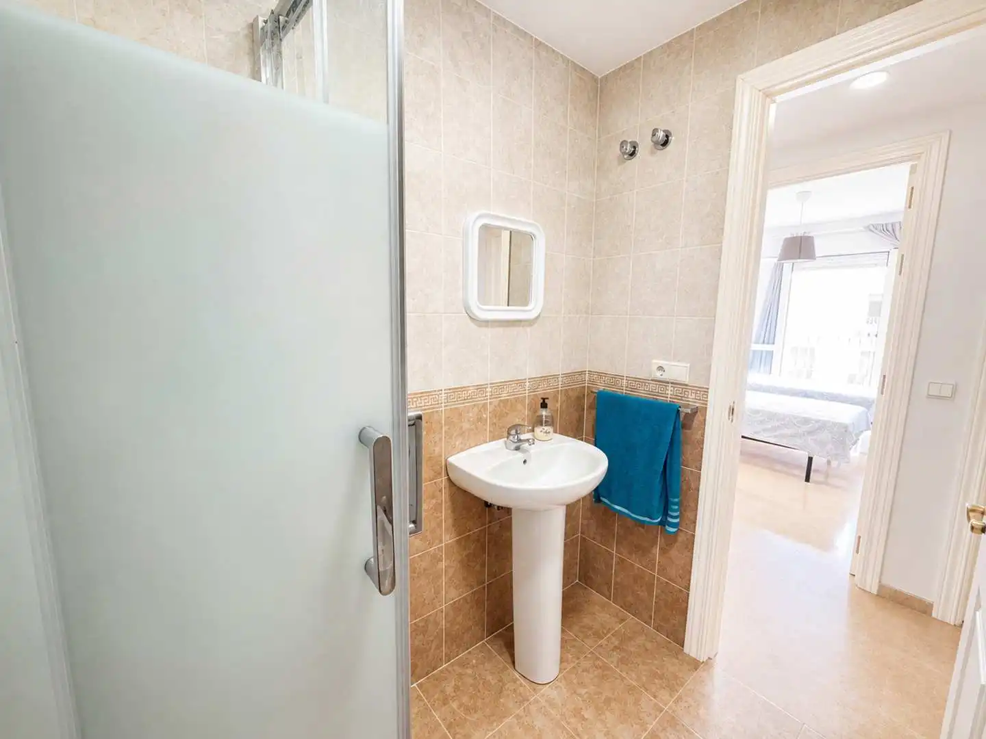 Badezimmer von Wohnungen zur Miete in Manilva mit Terrasse, Möbliert und Gemeinschaftspool