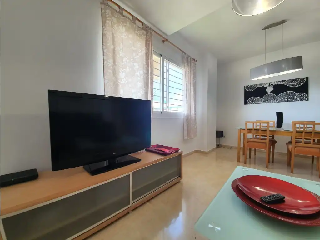 Wohnzimmer von Wohnung zum Verkauf in La Línea de la Concepción mit Möbliert, Ofen und Mikrowelle