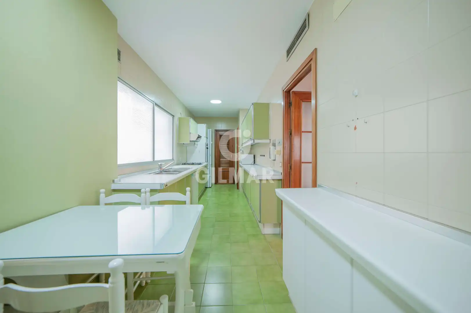 Cocina de Piso de alquiler en Sevilla con Calefacción y Balcón