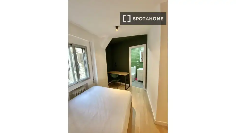 Bedroom of Flat for rent in Madrid  with Air Conditioner, Heating and Furnished