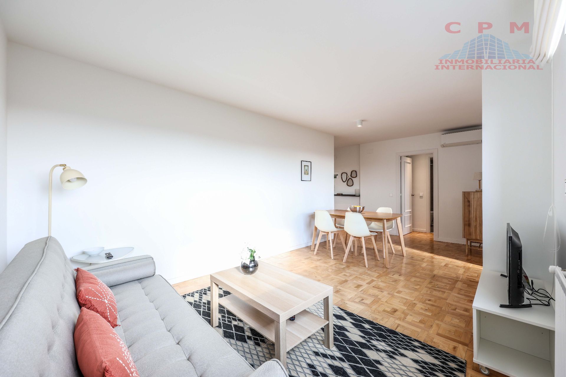 Living room of Flat to rent in  Madrid Capital  with Air Conditioner, Heating and Parquet flooring