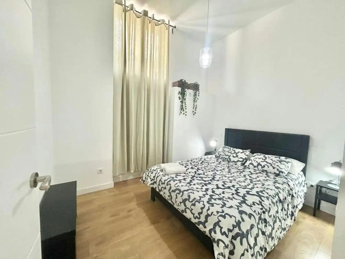 Bedroom of Flat for rent in Madrid  with Air Conditioner, Heating and Furnished