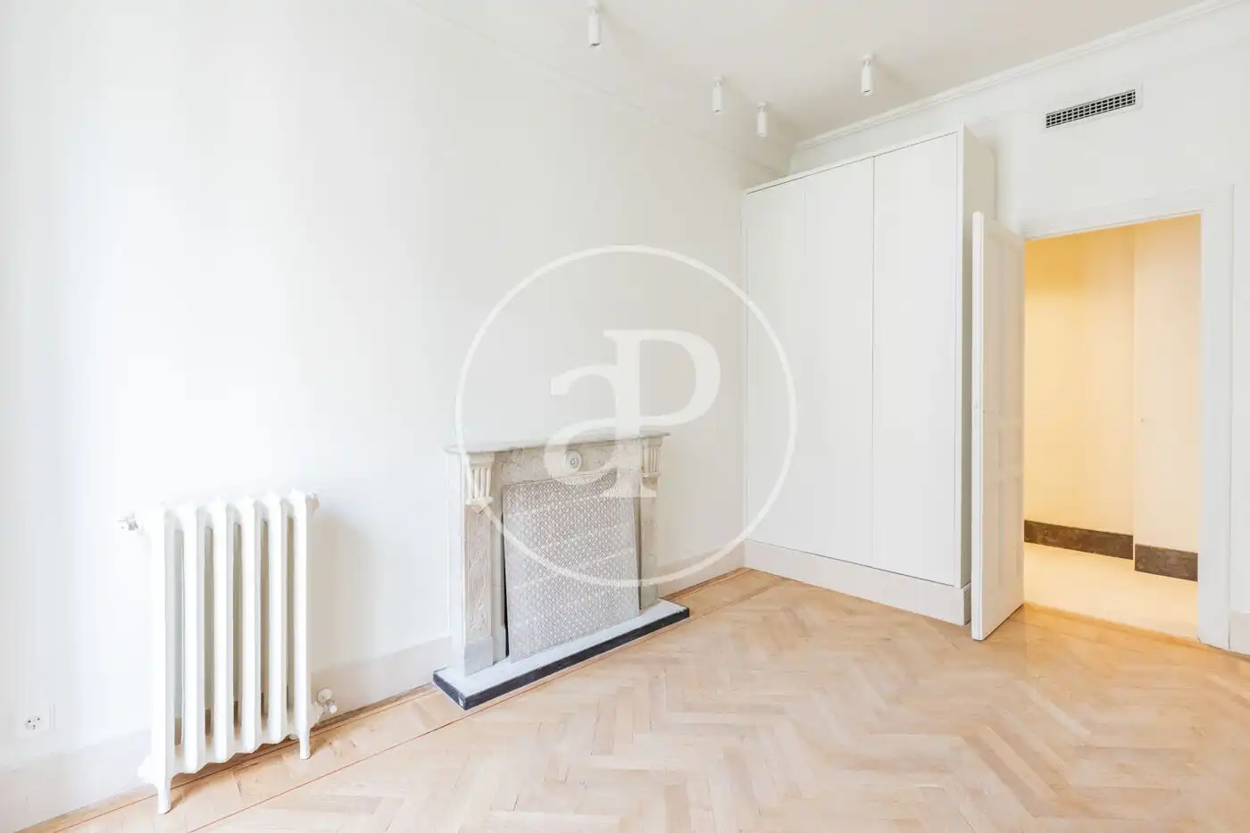 Schlafzimmer von Wohnung zur Miete in Madrid mit Klimaanlage, Heizung und Möbliert