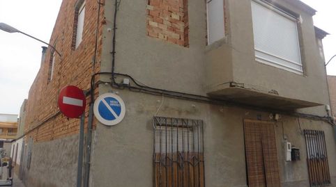 Se vende casa Adosada OKUPADA en General Moscardo 24 Alguazas, Murcia.
