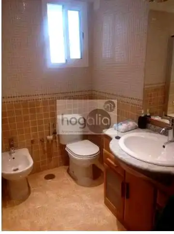 Baño de Piso de alquiler en Sevilla con Aire acondicionado, Terraza y Amueblado