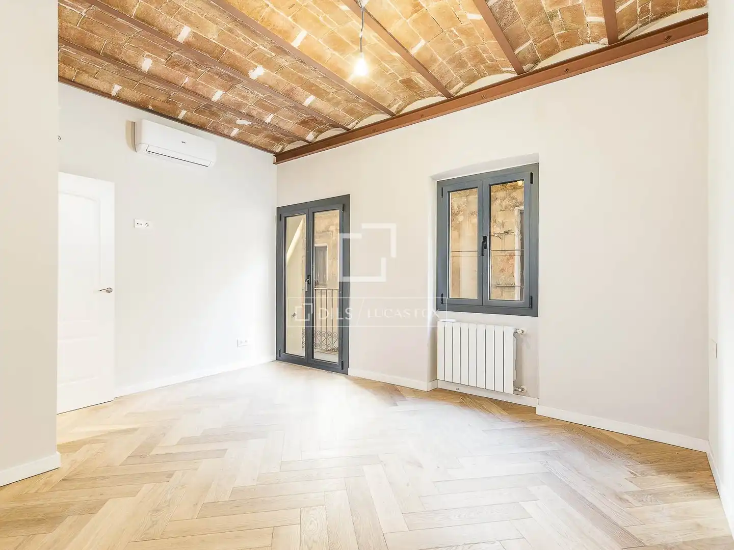 Habitación de Piso en venta en Barcelona con Aire acondicionado y Terraza