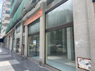 Local comercial de lloguer a Avenida José Mesa y López