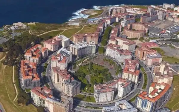 Vista exterior de Pis en venda en A Coruña Capital  amb Calefacció, Parquet i Traster