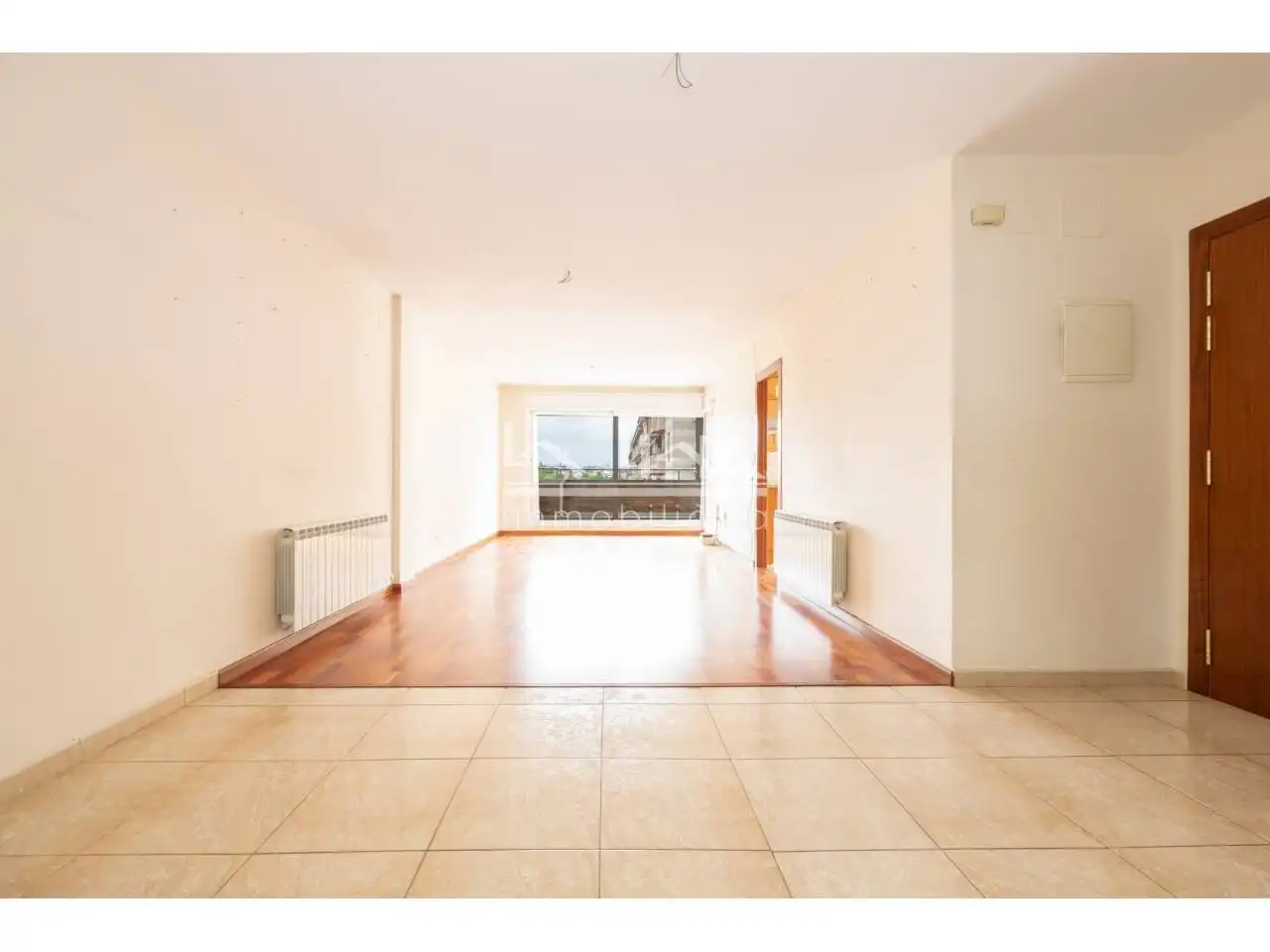 Vista exterior de Ático en venta en Vic con Calefacción, Terraza y Trastero