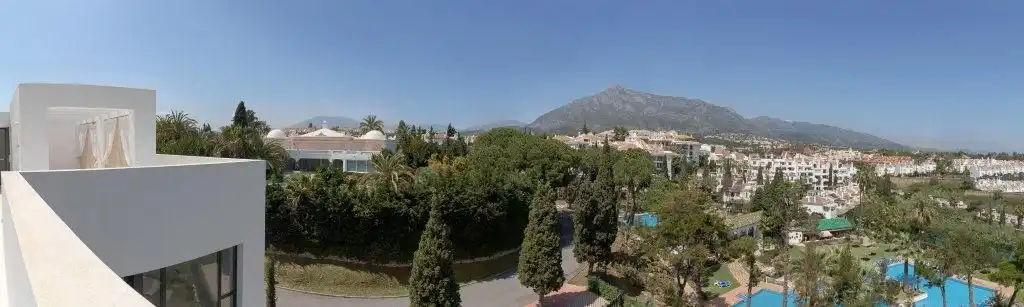 Vista exterior de Casa o chalet en venta en Marbella con Jardín privado, Terraza y Piscina