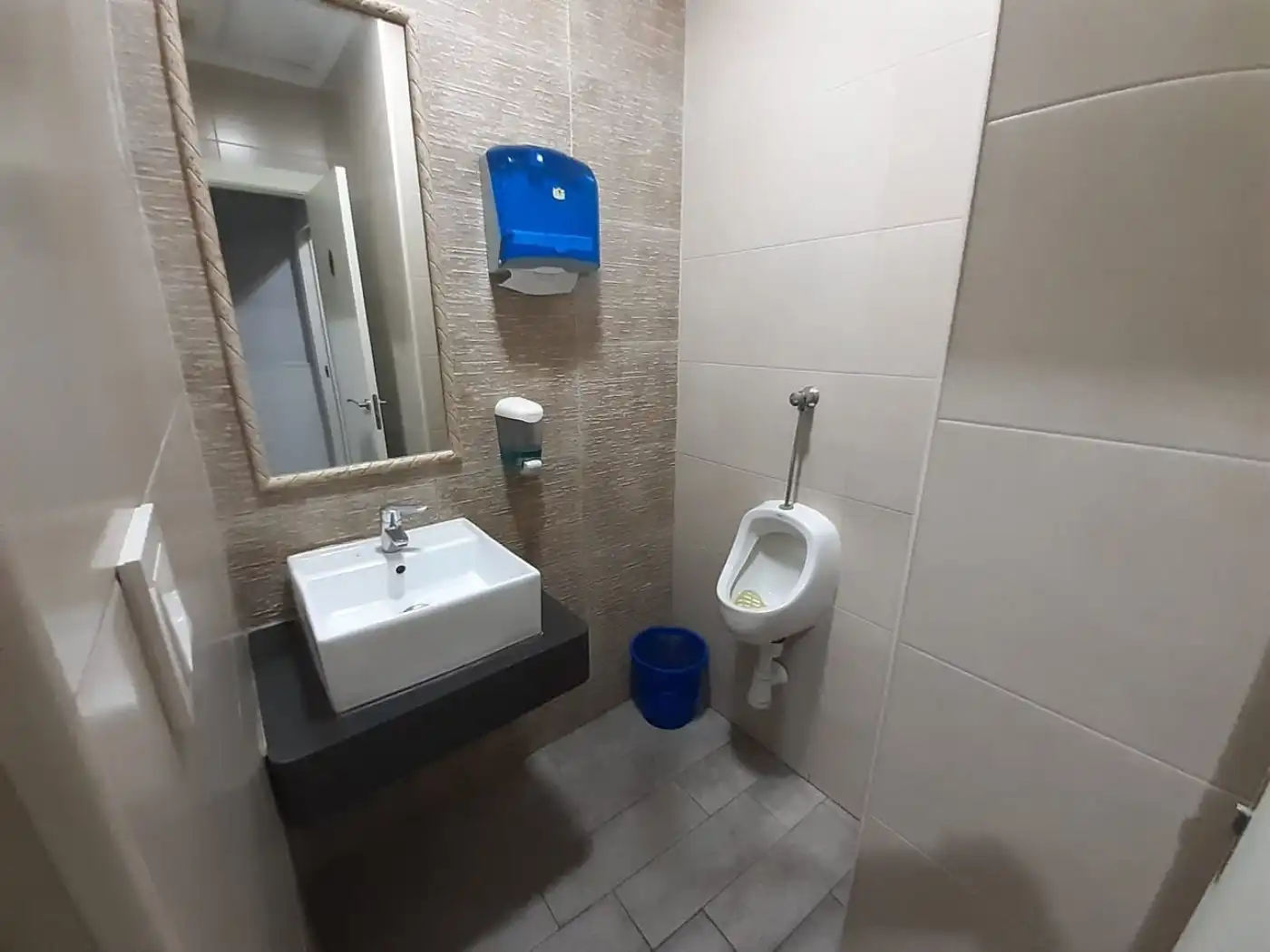 Baño de Local en traspaso en Novelda con Amueblado