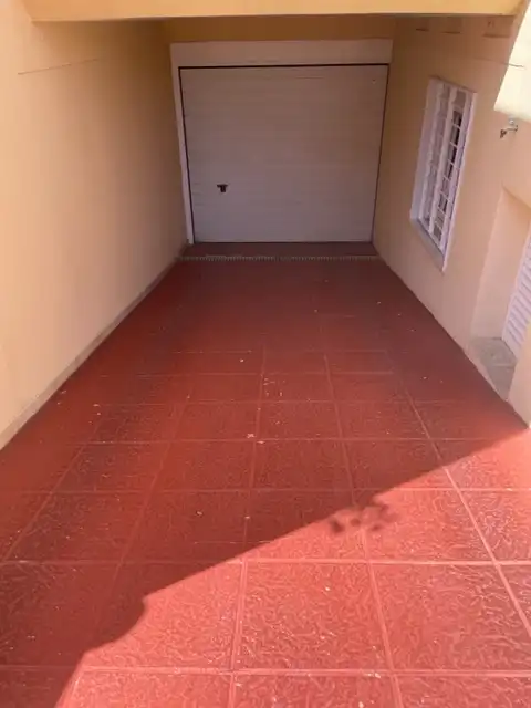 Parking de Casa adosada en venta en Almería con Aire acondicionado, Calefacción y Terraza