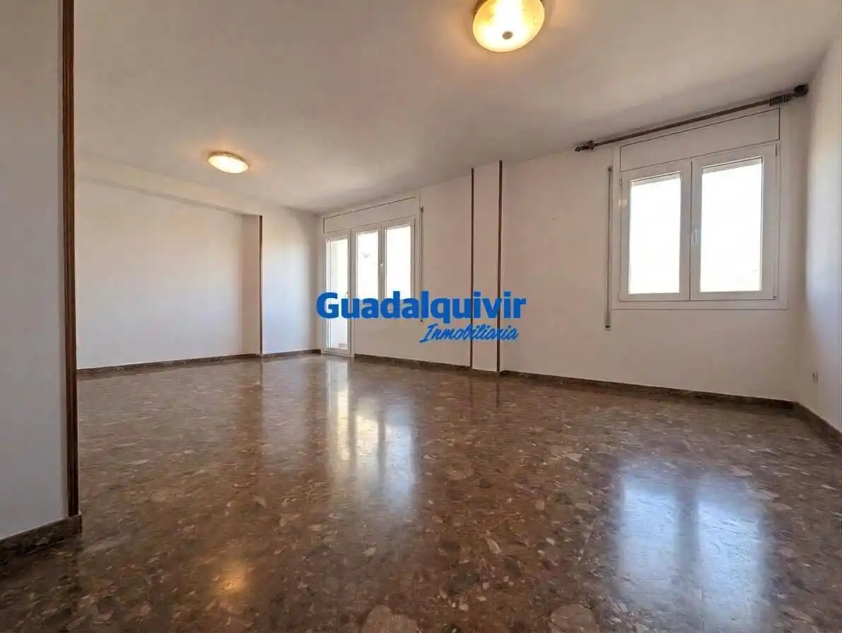 Vista exterior de Piso en venta en Sevilla con Aire acondicionado, Terraza y Trastero