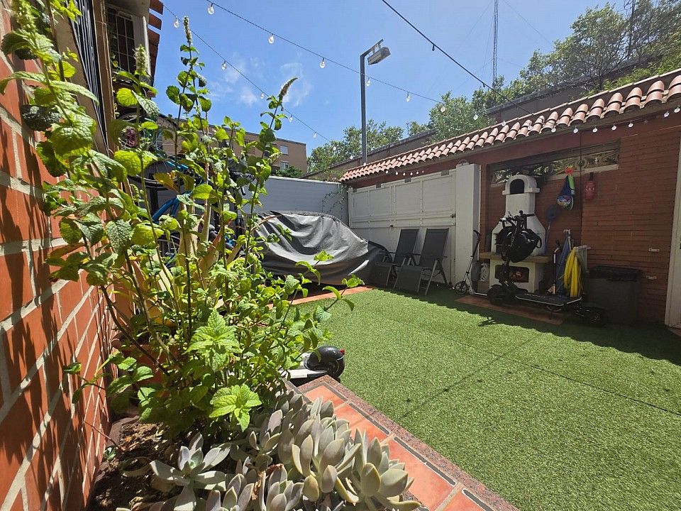 Garden of Single-family semi-detached for sale in  Barcelona Capital  with Air Conditioner, Heating and Parquet flooring