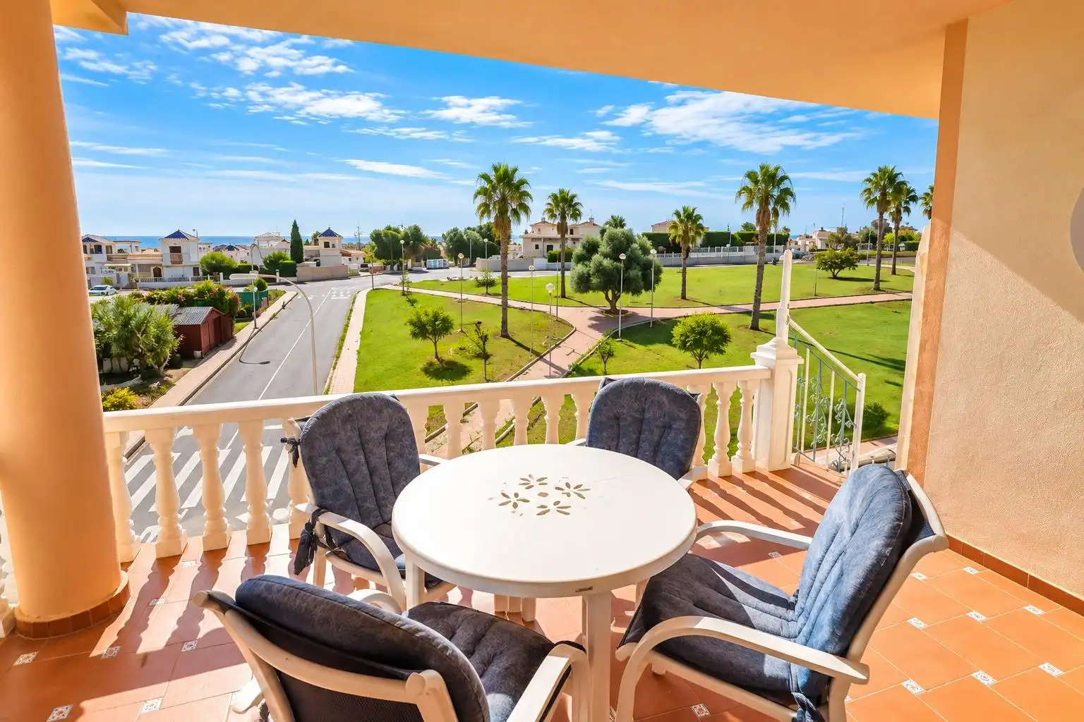 Apartamento con terraza en venta en Los Balcones - Los Altos, imagen 3