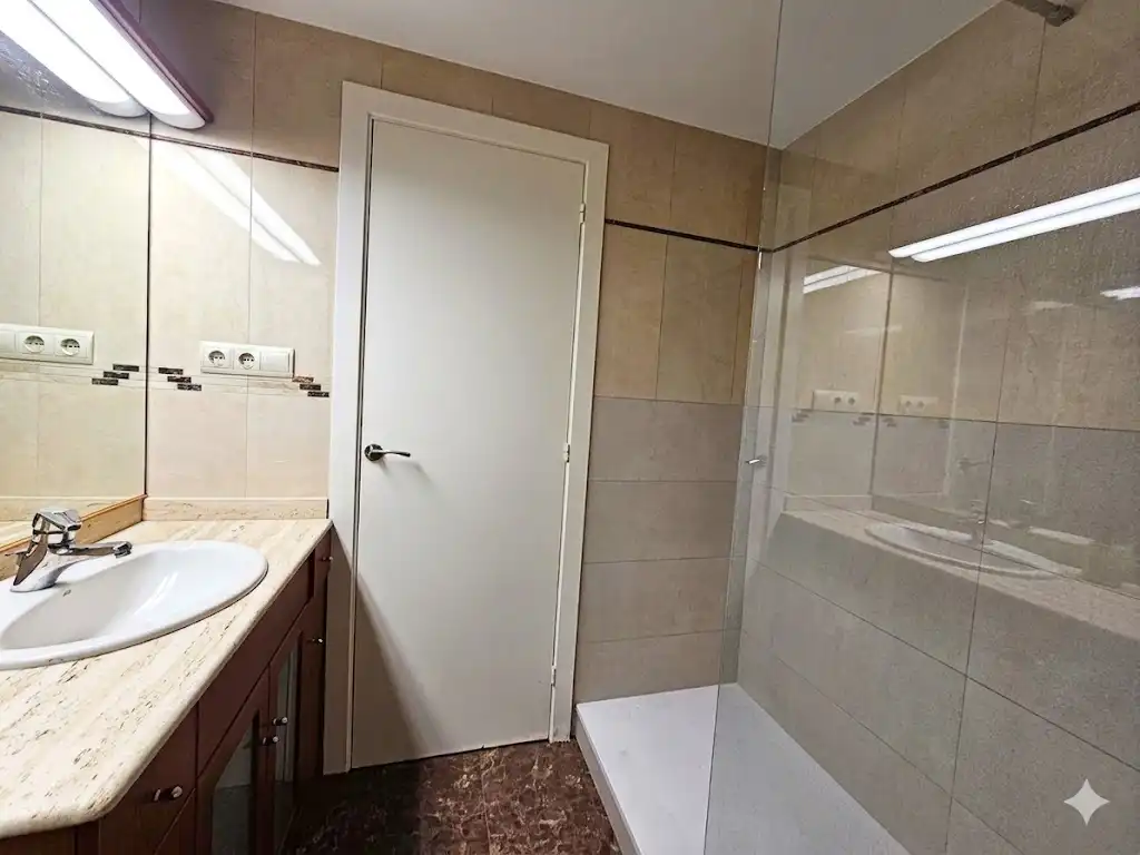 Bathroom of Attic for sale in Terrassa  with Air Conditioner, Heating and Parquet flooring