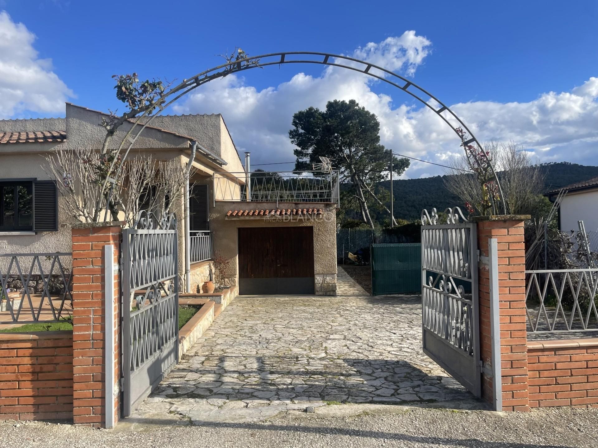 House or chalet for sale in La Llacuna