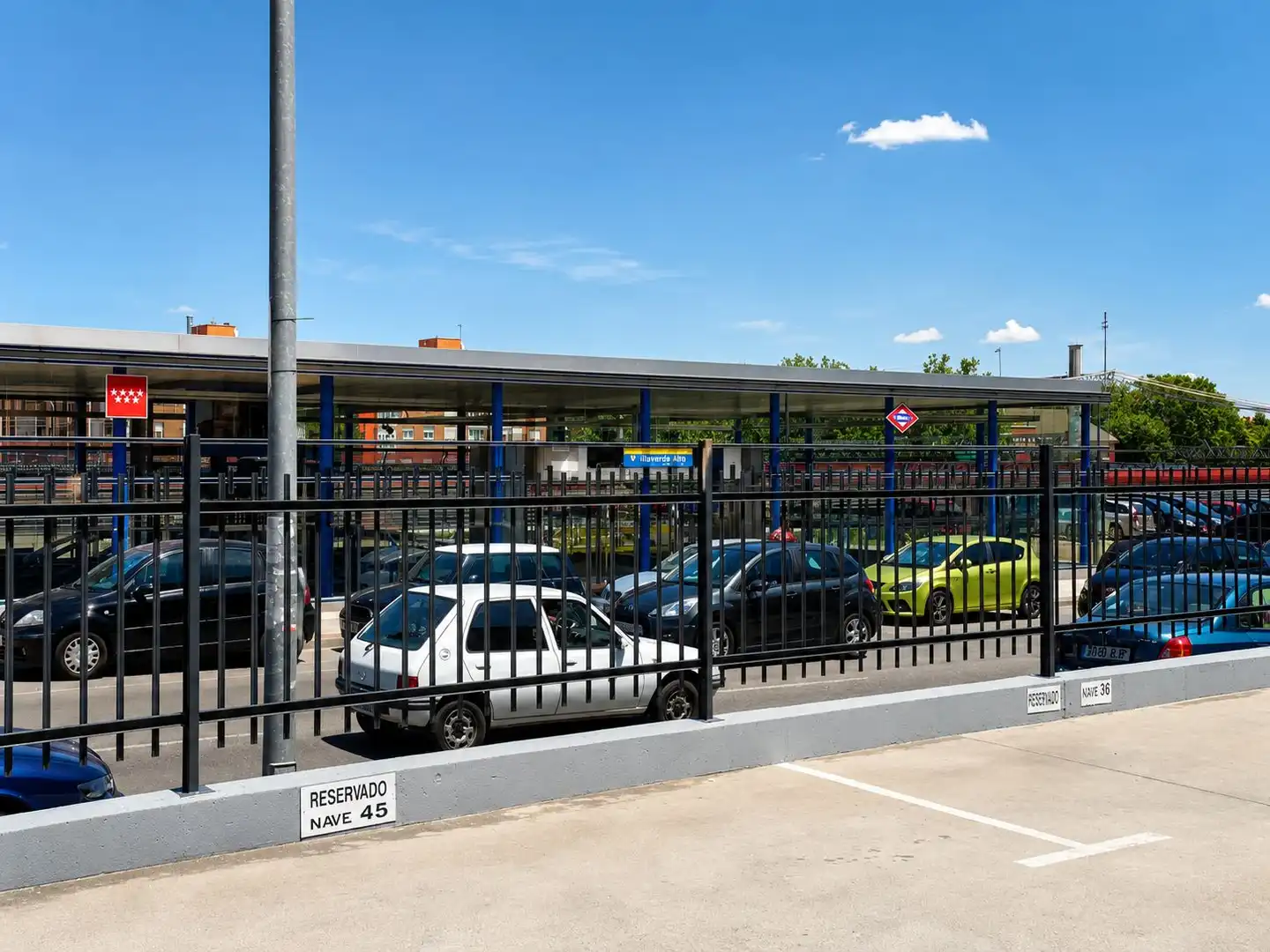Parkplatz von Fabrikhallen zur Miete in Madrid