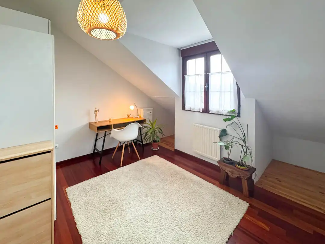 Wohnzimmer von Dachboden zur Miete in Entrambasaguas mit Heizung, Terrasse und Schwimmbad