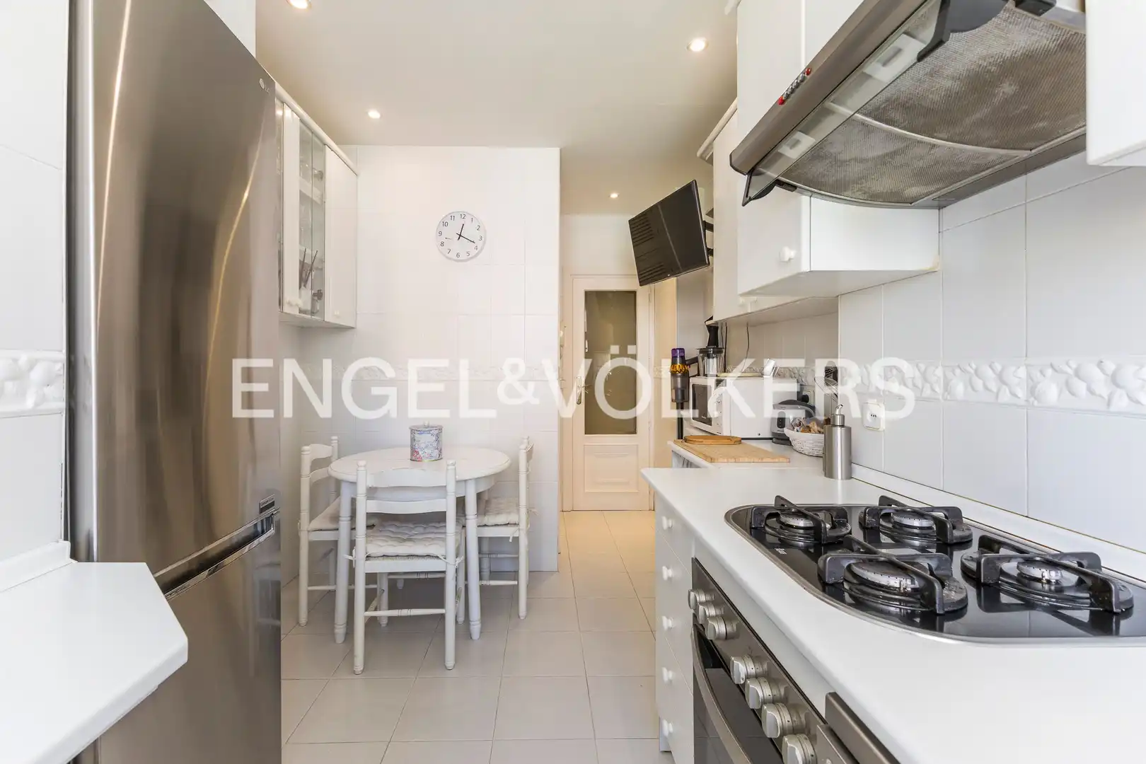 Kitchen of Flat for sale in Madrid  with Heating, Parquet flooring and Storage room